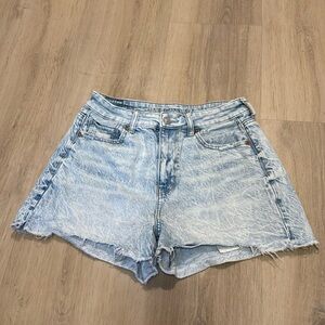 American Eagle High Waisted Light Washed Denim Shorts Size 4